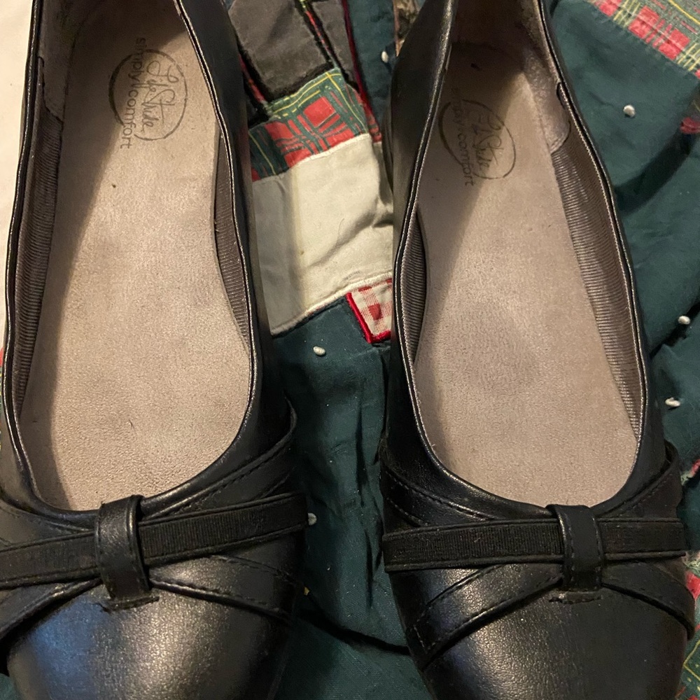 Lynn’s life stride 8 1/2 shoe